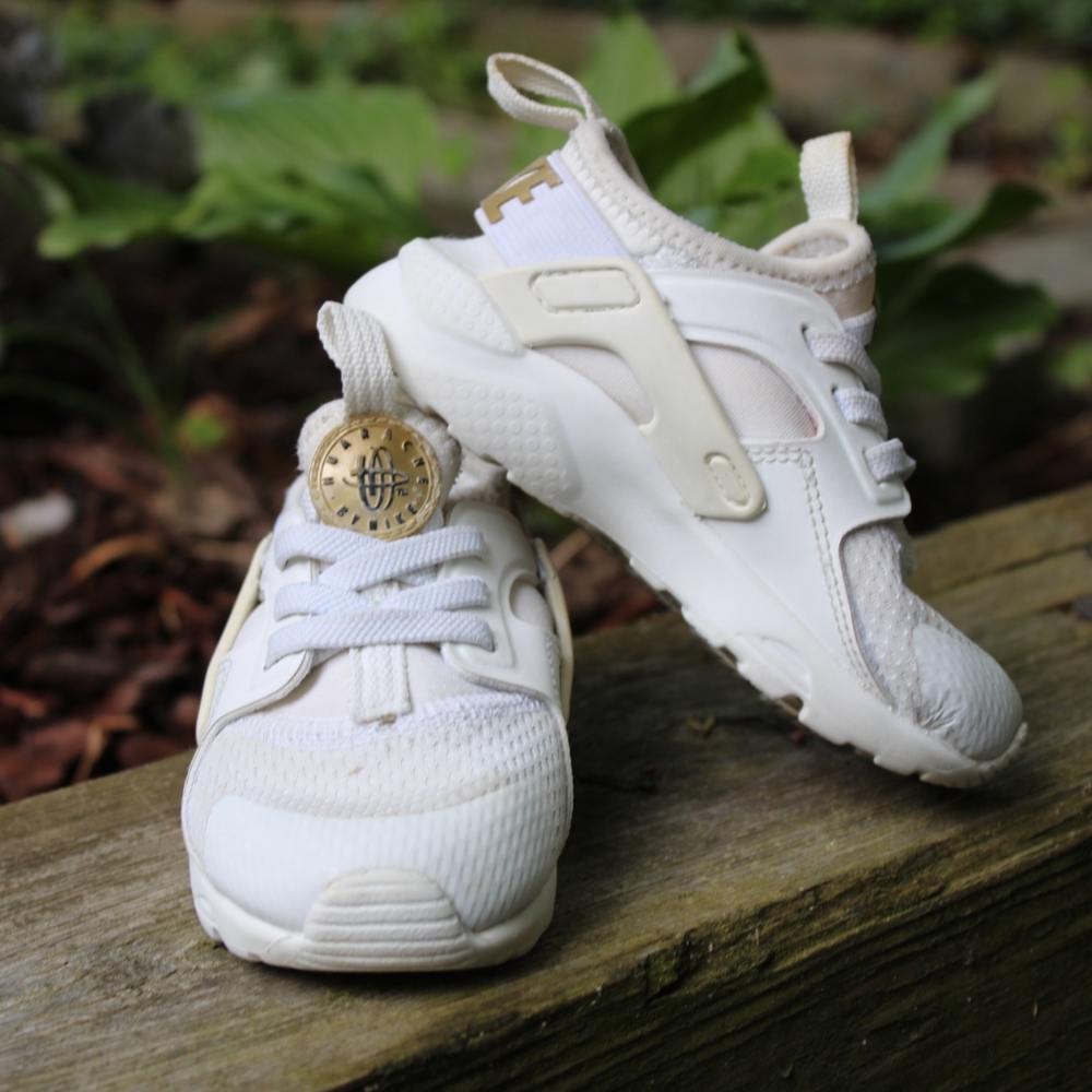 Nike Haurache white and gold  sneaker